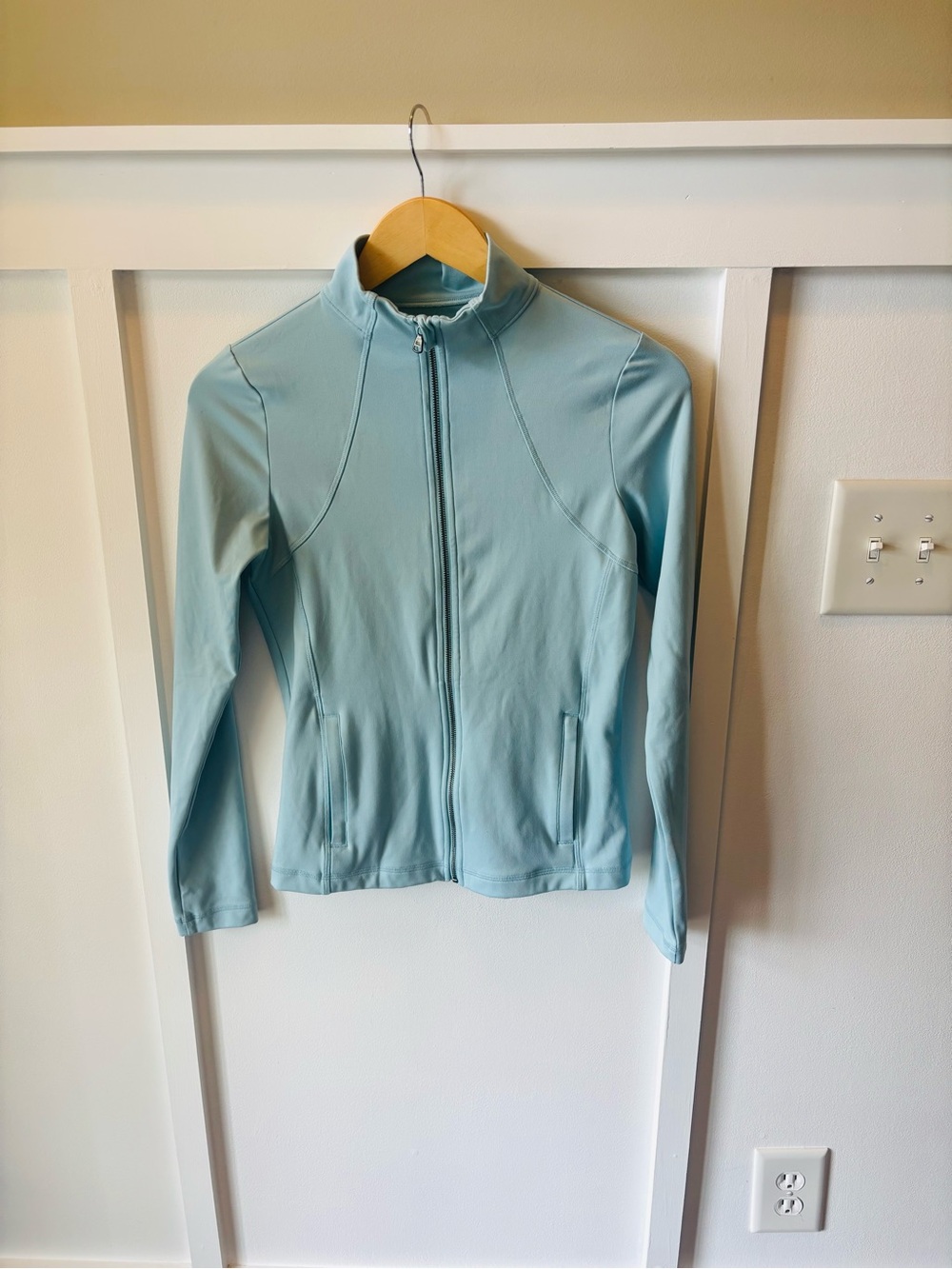 Gilly Hicks jacket - Picture 2 of 2
